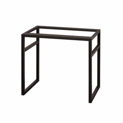 Des bases de table sur mesure en tubes en acier inoxydable en finition brossée pour les tables