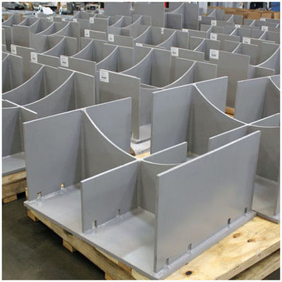 Équipement de découpeuse laser personnalisé pour les pièces d'extrusion de profilés en aluminium à revêtement statique