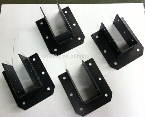 Des supports métalliques personnalisés pour poutres de bois