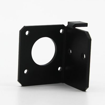 Machines d'emboutissage de métaux avec procédé de perforation et de flexion
