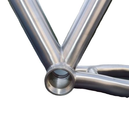 Services de soudage par découpe au laser de tubes en alliage de titane d'acier avec tolérance de 0,05 mm