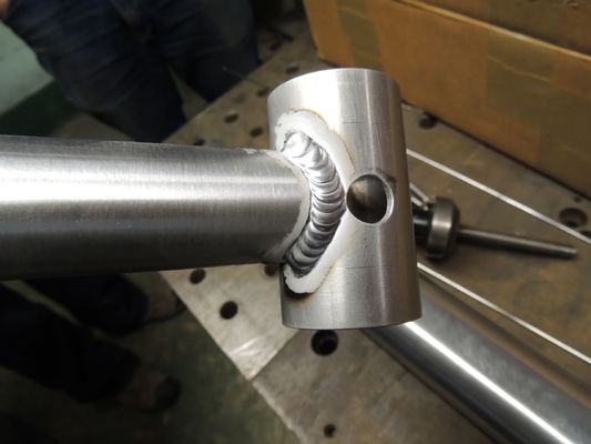 Services de soudage par découpe au laser de tubes en alliage de titane d'acier avec tolérance de 0,05 mm