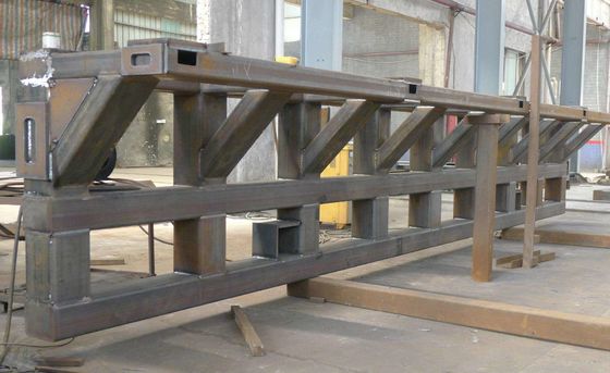 Traitement du soudage sur mesure pour les charges lourdes Structure de cadre de support mécanique de grande taille