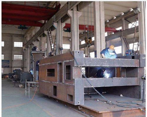 Traitement du soudage sur mesure pour les charges lourdes Structure de cadre de support mécanique de grande taille