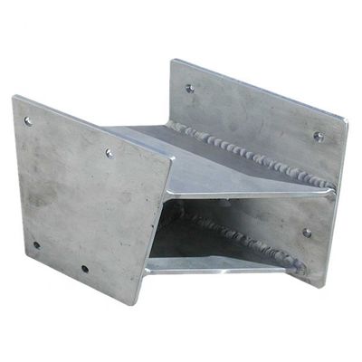 Fabrication sur mesure de tôles d'aluminium pour les travaux de coupe, de soudage, de perforation et de flexion