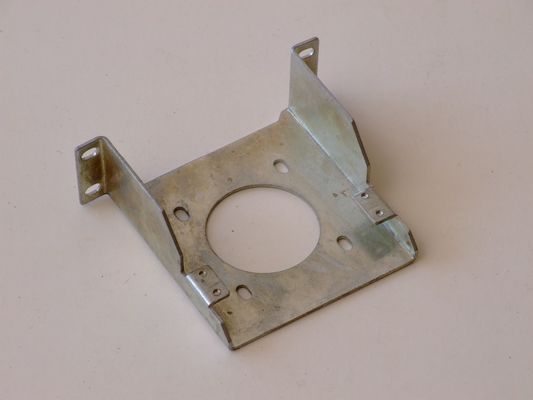Étagère d'armoire standard ou non standard de montage de support métallique en forme de U