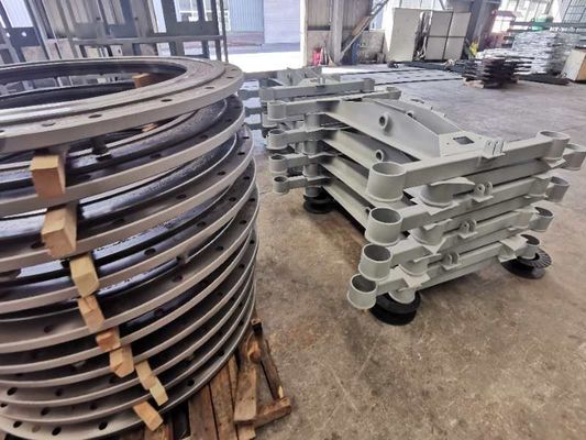 Travaux de pliage de tôles d'acier inoxydable sur mesure pour la fabrication de supports poli