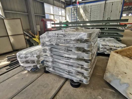Travaux de pliage de tôles d'acier inoxydable sur mesure pour la fabrication de supports poli