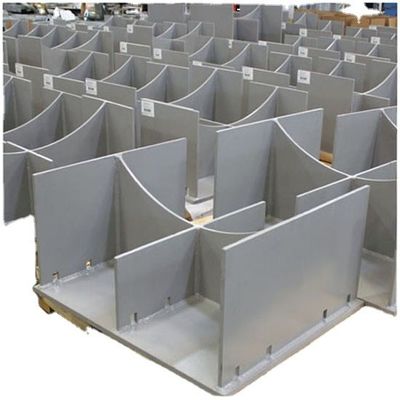 Pièces d'emboutissage automobile anodisées noires fabriquées sur mesure par OEM pour la fabrication sur commande