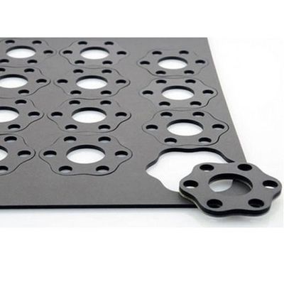 Fabrication de feuilles métalliques triangulaires avec spécifications personnalisées