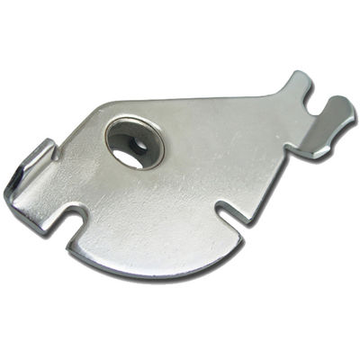 Fabrication sur mesure de tôles de métal zincées avec procédé d'estampage, de poinçonnage et de pliage