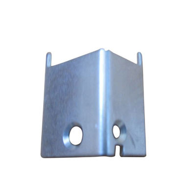 Fabrication sur mesure de tôles de métal zincées avec procédé d'estampage, de poinçonnage et de pliage