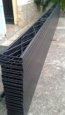 Structure d'acier de faisceau de matériau en acier de cadre d'espace personnalisé dans le style de conception industrielle