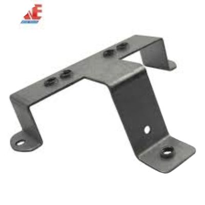 Fabrication de pièces de pliage en acier à bas prix pour la taille personnalisée et le procédé d'estampage