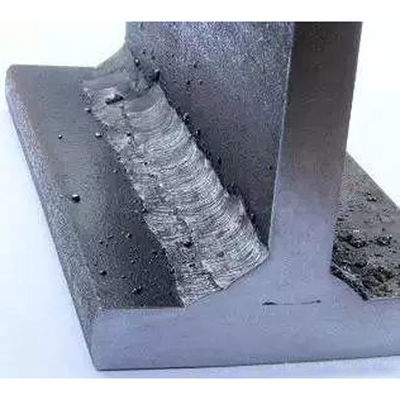 - Fabrication sur mesure de pièces d'emboutissage et de soudage en acier et en aluminium avec une tolérance de ± 1%