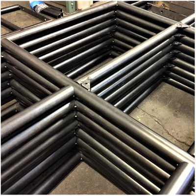 - Fabrication sur mesure de pièces d'emboutissage et de soudage en acier et en aluminium avec une tolérance de ± 1%