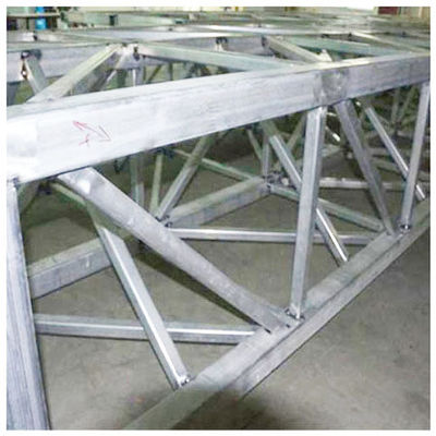 - Fabrication sur mesure de pièces d'emboutissage et de soudage en acier et en aluminium avec une tolérance de ± 1%