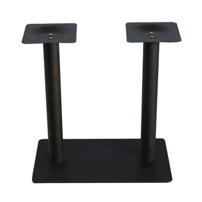 Des supports métalliques personnalisés pour les tables de différentes tailles et configurations