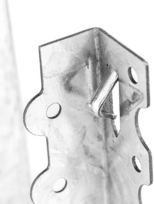 Accrochage à joints de plaques galvanisées certifié ISO9001 2015 pour un support structurel solide