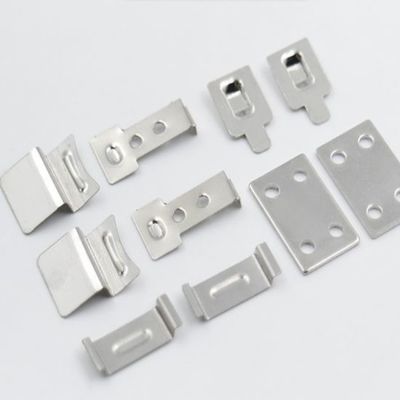 Pièces d'estampage en tôle d'aluminium revêtues d'un revêtement de puissance personnalisé pour voitures et camions