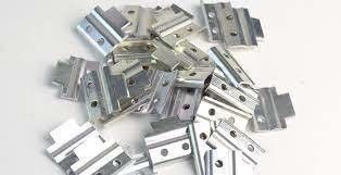 Pièces d'estampage en tôle d'aluminium revêtues d'un revêtement de puissance personnalisé pour voitures et camions