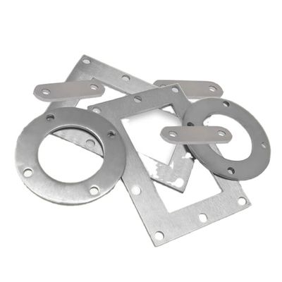 ISO9001 2008 Certifié personnalisé en acier en forme de L support d'angle plat pour cadre d'armoire