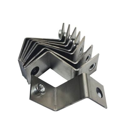 0.4-3 mm épaisseur support d'angle d'estampage en acier galvanisé sur mesure pour montage fixe