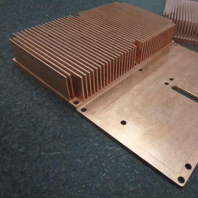 Radiateur en aluminium et en cuivre de qualité industrielle sur mesure avec processus de soudage