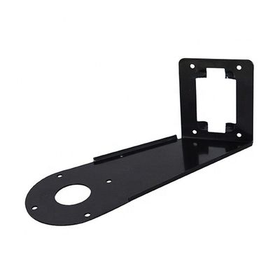 Processus d'estampage et résistance du matériau en acier pour la production de supports métalliques polyvalents