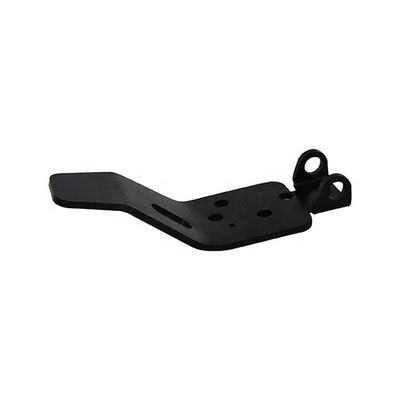 Processus d'estampage et résistance du matériau en acier pour la production de supports métalliques polyvalents