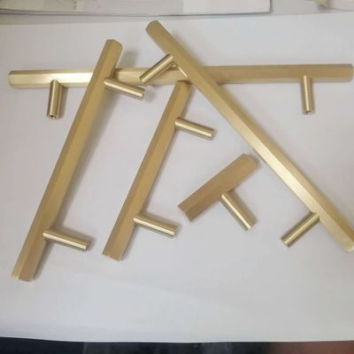 Les poignées d'armoire à poignée en métal sont la combinaison parfaite de style et de fonction.