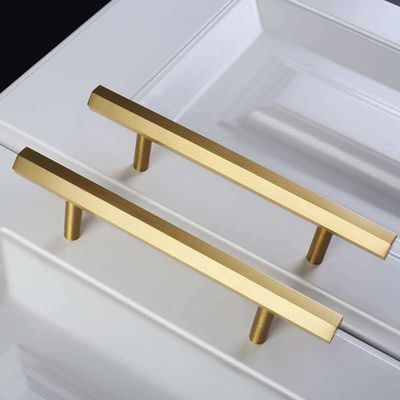 Les poignées d'armoire à poignée en métal sont la combinaison parfaite de style et de fonction.