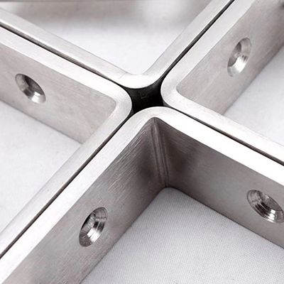Pièces d'estampage pour le poinçonnage par procédé de brasserie de table à support métallique sur mesure