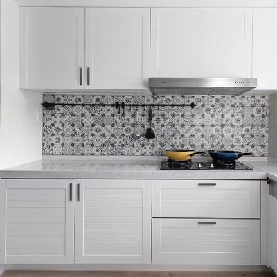 Des poignées de porte en métal sur mesure pour les portes de cabinet