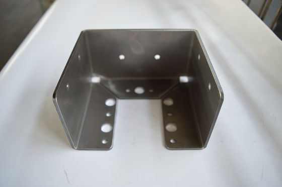 pièces d'estampage automatique avec acier de couleur naturelle et de processus de flexion fabriquées par fabrication