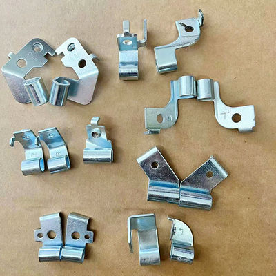pièces d'estampage automatique avec acier de couleur naturelle et de processus de flexion fabriquées par fabrication