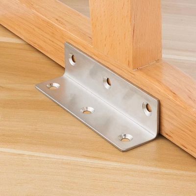 Polissage professionnel des supports en acier inoxydable pour petits supports